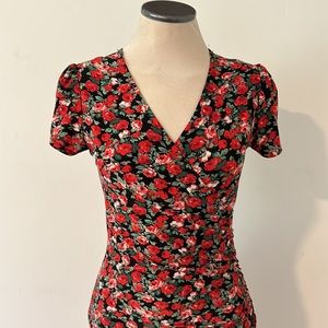 🌹❤️very cute, very flattering, flowered summer dress from Suzy Shier
